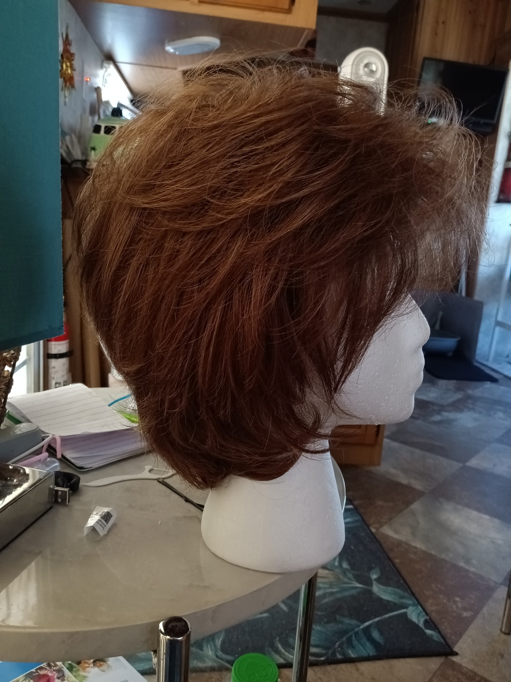 Envy Mystery Women’s Short Layered Wig - Chestnut Brown Pre-owned - Picture 2 of 7